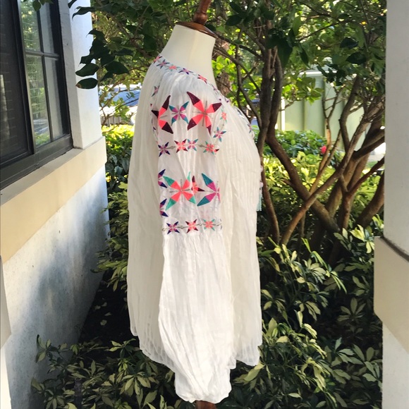 BELLE VERE Embroidered Blouse - Picture 4 of 8